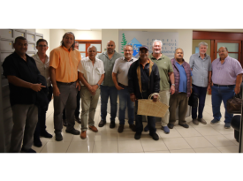 De gauche à droite : M. Victor NEMOADJOU, M. Nicolas JIMENO, M. Christian TAUPUA, M. Jean-Louis LAVAL, M. Adolphe MOYATEA, M. Jean-Louis d’ANGLEBERMES, M. Gaby KOROMA, M. Yves GOYETCHE, M. Gaston POIROI, M. Patrick OLLIVAUD et M. Jean-Pierre KABAR, respectivement : chefferie NEGRAH, comptable du cabinet d’expertise FIDEC, directeur du groupe Jules MAI,  2ème questeur,  grand chef de la chefferie NEGRAH, président du CESE-NC, chefferie NEGRAH, 2ème vice-président, secrétaire, 4ème vice-président, et 1er ques