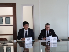 De gauche à droite : M. Théo VIBERT, conseiller aux affaires politiques et avenir institutionnel et M. Jacques BILLANT, haut-commissaire de la République en Nouvelle-Calédonie.