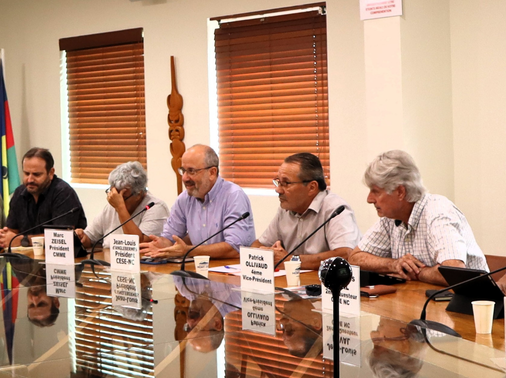 Membres de la commission.