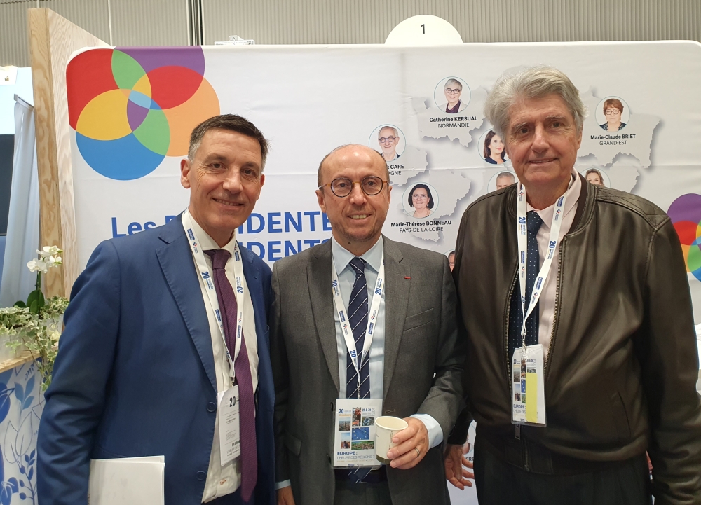 De gauche à droite: Marc Bouchery, délégué général des CESER de France, Dominique Vienne; président des CESER de France, et Patrick Ollivaud; 4ème vice-président du CESE-NC.