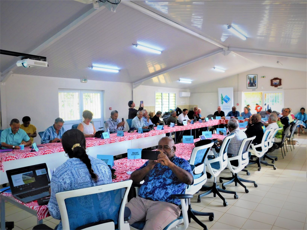 Conseillers du CESE-NC réunis en séance plénière à Kouaoua.