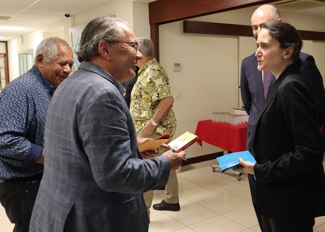 Échanges de cadeaux.