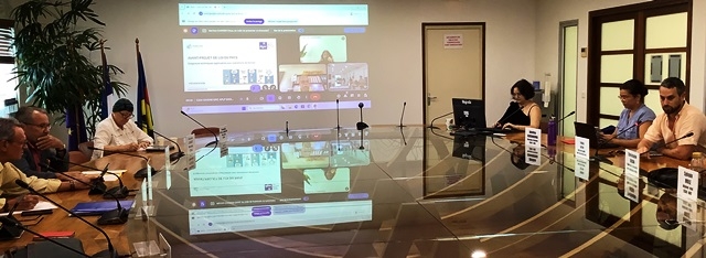 Les conseillers en visioconférence.