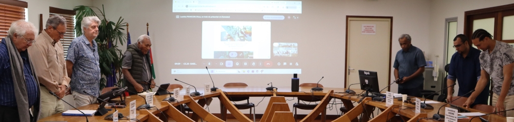 1mn de silence en mémoire de Kirvin Wadrawane